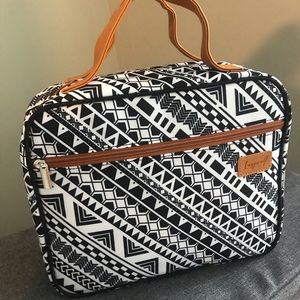 Travel toiletoies bag with hanger